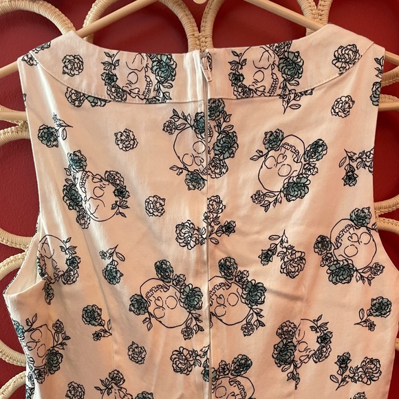 Vintage Style Dress, Skull and Roses - Picture 3 of 9